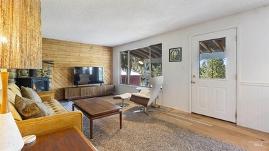 YOUR MID-CENTURY MOUNTAIN GETAWAY! Step into this charming - photo 10