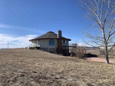 UNIQUE 17-SIDED LAKEVIEW HOME. Situated on 5 acres on the south - photo 2