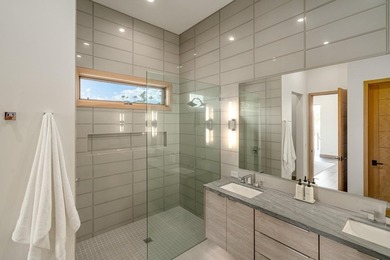 Set behind the gates of Wailea Golf Estates, this like-new - photo 14