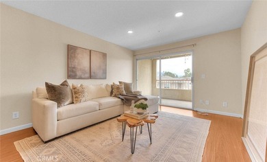 This light-filled, tastefully upgraded condo in Pasadena offers - photo 19