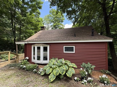 Luna Sloop Cottage. Tucked into the hillside, this enchanting 2 - photo 2