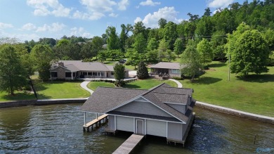 Lake Home For Sale in Guntersville, Alabama