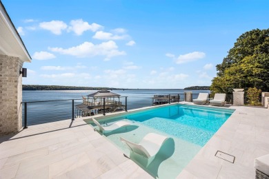 Lake Home For Sale in Savannah, Tennessee