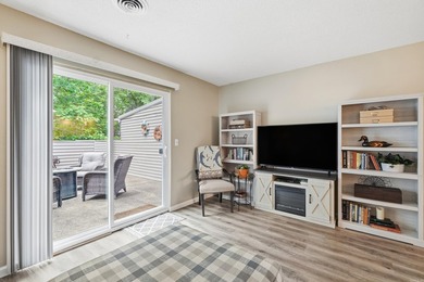 Beautifully updated and fully furnished 2BR/1.5BA Lakewood Hills - photo 15