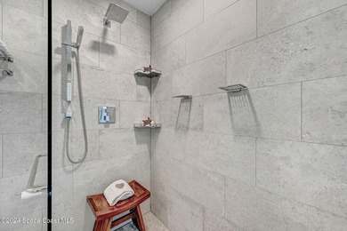 Waterfront Navigable Pool Home! Welcome to this lovely modern - photo 22