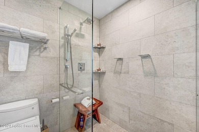 Waterfront Navigable Pool Home! Welcome to this lovely modern - photo 24