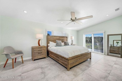 Waterfront Navigable Pool Home! Welcome to this lovely modern - photo 25