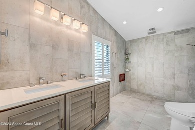 Waterfront Navigable Pool Home! Welcome to this lovely modern - photo 31