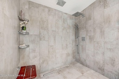 Waterfront Navigable Pool Home! Welcome to this lovely modern - photo 32