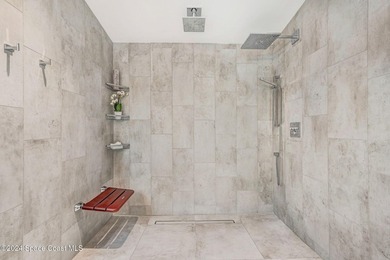 Waterfront Navigable Pool Home! Welcome to this lovely modern - photo 33