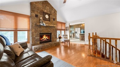 Inviting Lake Home in prestigous Foxhead Shores Estates brings - photo 5