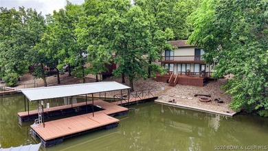 Welcome to lake living at its best! This must-see 3-bedroom - photo 3