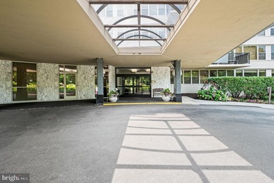 Enjoy Main Line living with easy access to Center City - photo 3