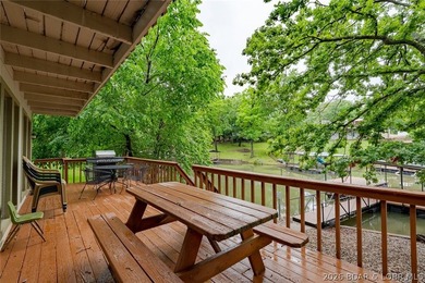 Welcome to lake living at its best! This must-see 3-bedroom - photo 5