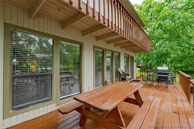Welcome to lake living at its best! This must-see 3-bedroom - photo 6
