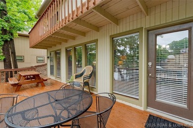 Welcome to lake living at its best! This must-see 3-bedroom - photo 8