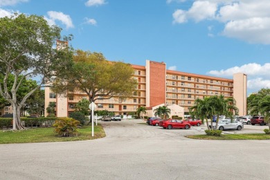 Lake Condo For Sale in Delray Beach, Florida