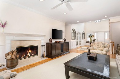 Located in the heart of Water Mill on a private cul-de-sac - photo 13
