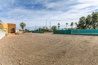 Discover an exceptional 1-acre parcel in the heart of Scottsdale - photo 4