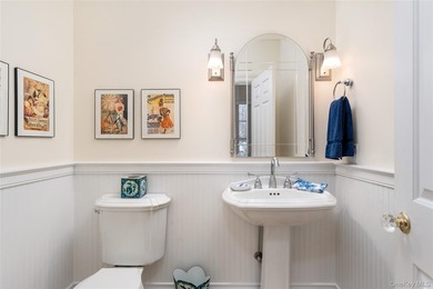Located in the heart of Water Mill on a private cul-de-sac - photo 16