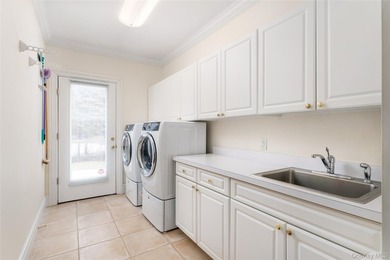 Located in the heart of Water Mill on a private cul-de-sac - photo 17