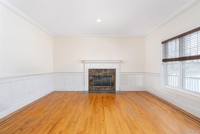 Located in the heart of Water Mill on a private cul-de-sac - photo 18