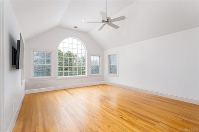 Located in the heart of Water Mill on a private cul-de-sac - photo 23