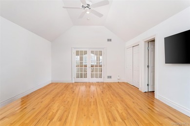 Located in the heart of Water Mill on a private cul-de-sac - photo 24