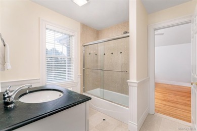 Located in the heart of Water Mill on a private cul-de-sac - photo 27