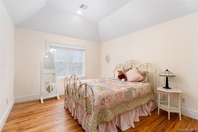 Located in the heart of Water Mill on a private cul-de-sac - photo 28