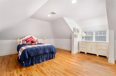 Located in the heart of Water Mill on a private cul-de-sac - photo 29