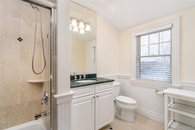Located in the heart of Water Mill on a private cul-de-sac - photo 30