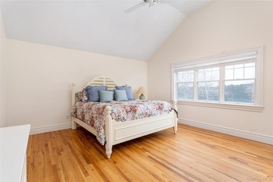 Located in the heart of Water Mill on a private cul-de-sac - photo 31