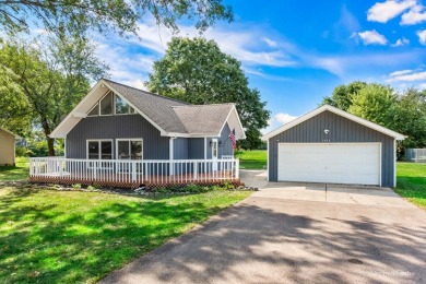 Lake Home For Sale in Lake Holiday, Illinois