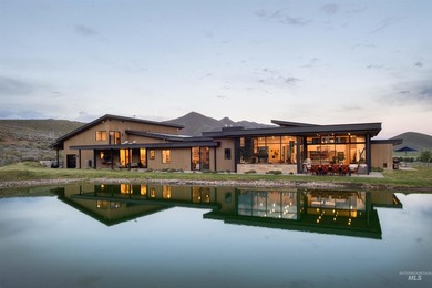 Experience one of the premier luxury horse properties in the - photo 1