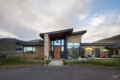 Experience one of the premier luxury horse properties in the - photo 8