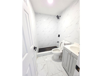 Welcome to this beautifully gut-renovated semi-detached - photo 16