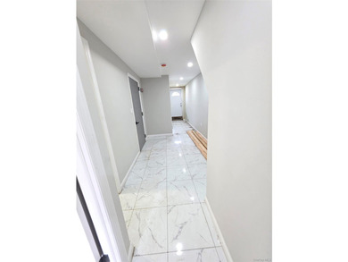 Welcome to this beautifully gut-renovated semi-detached - photo 17