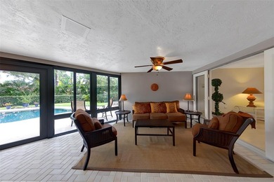 Welcome to this exceptional 4-bedroom, 4-bathroom pool home - photo 18