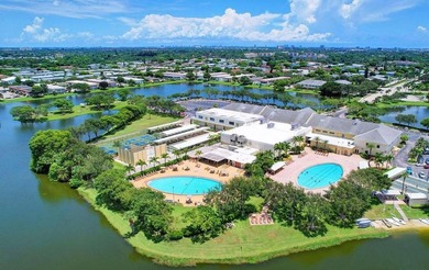 Enjoy comfortable, carefree living in this impeccably maintained - photo 18