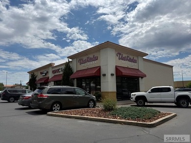 Introducing a prime commercial opportunity in a bustling - photo 3