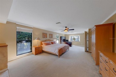 Welcome to this exceptional 4-bedroom, 4-bathroom pool home - photo 32