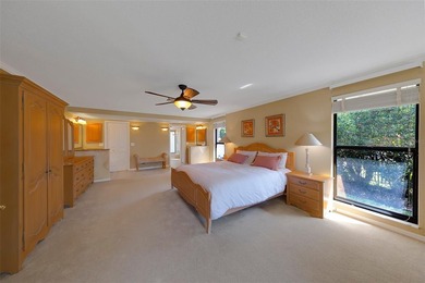 Welcome to this exceptional 4-bedroom, 4-bathroom pool home - photo 33
