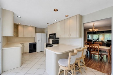 Large Colonial in South Oakdale. Amazing location. 4 Brs, 4.5 - photo 33