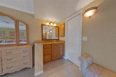 Welcome to this exceptional 4-bedroom, 4-bathroom pool home - photo 38