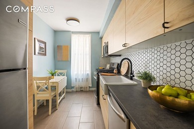 Don't walk, run to this beautiful one bedroom co-op in South - photo 4