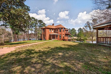 Paradise Awaits!! 3 bedroom, 2 1/2 -bathroom home nestled on 17 - photo 2