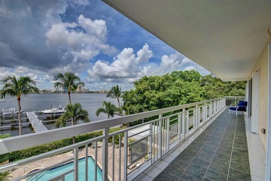 In town sophisticated waterfront luxury in Lake Towers. This - photo 11