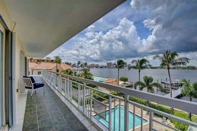 In town sophisticated waterfront luxury in Lake Towers. This - photo 12