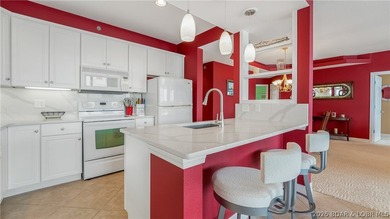 Walk-in 3 bedroom, 3 bath condo at Summer Place with no stairs - photo 4